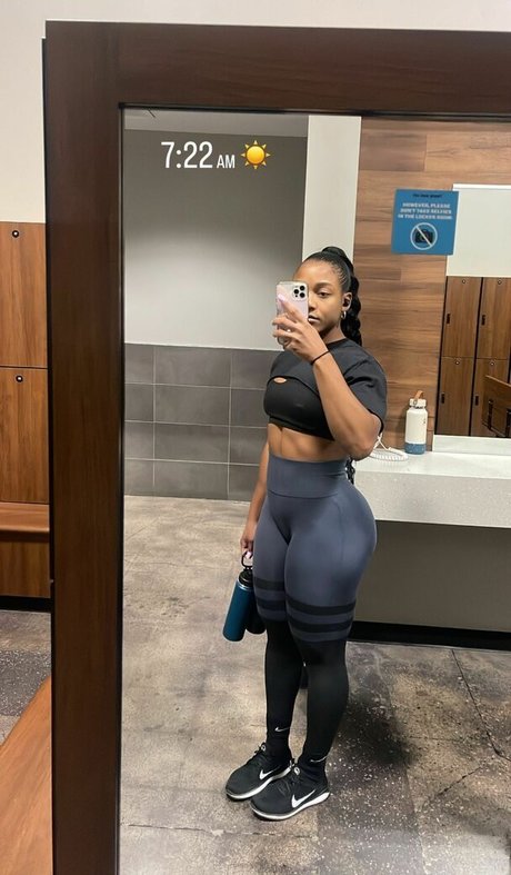 aaaaayevuh ポルノスター アート 画像