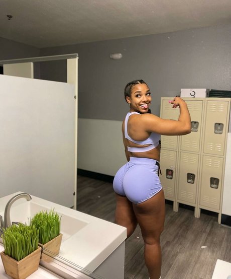 aaaaayevuh ポルノスター 高品質 画像