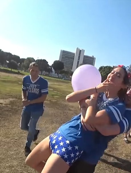 ティックトックスター オンリーファンズ ポルノ ギャラリー