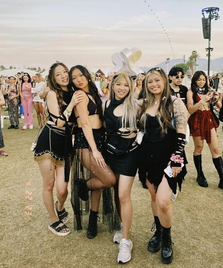 Fuslie ヌードスター 写真