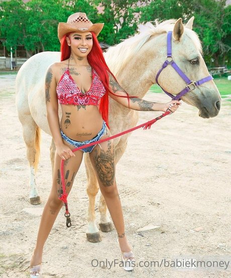 巨大ディルドオンリーファンズ アートヌード 写真