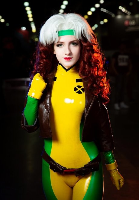 黒檀の熟女オンリーファンズ ヌード 画像