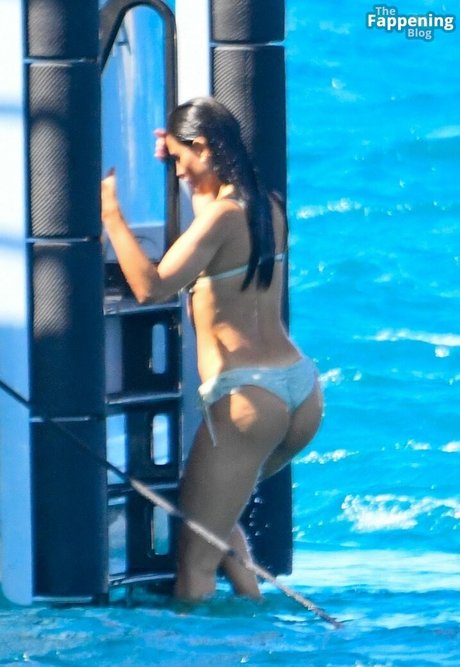 巨乳ランジェリーオンリーファンズ セクシー裸 写真