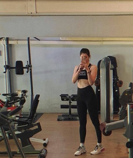 Aloona Larionova セクシーなスター 写真