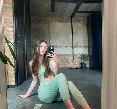 Aloona Larionova HDモデル ギャラリー