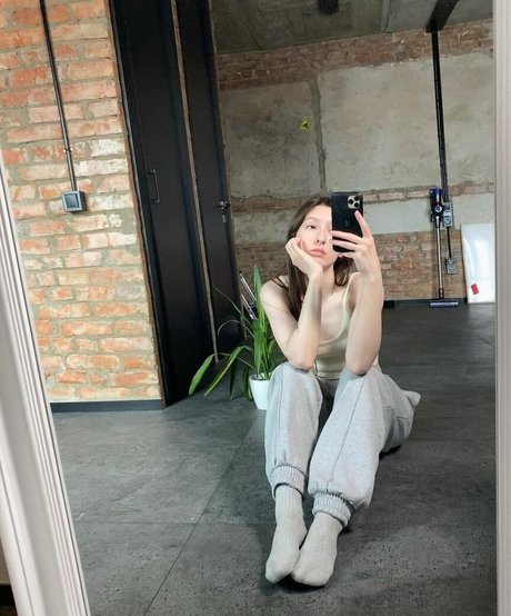 Aloona Larionova 美しいスター 写真