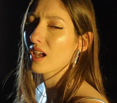 Aloona Larionova 素敵なスター 画像