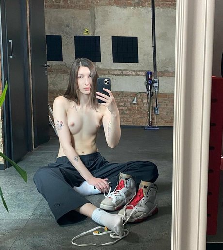 足 マンコ オンリーファンズ 無料裸 アーカイブ