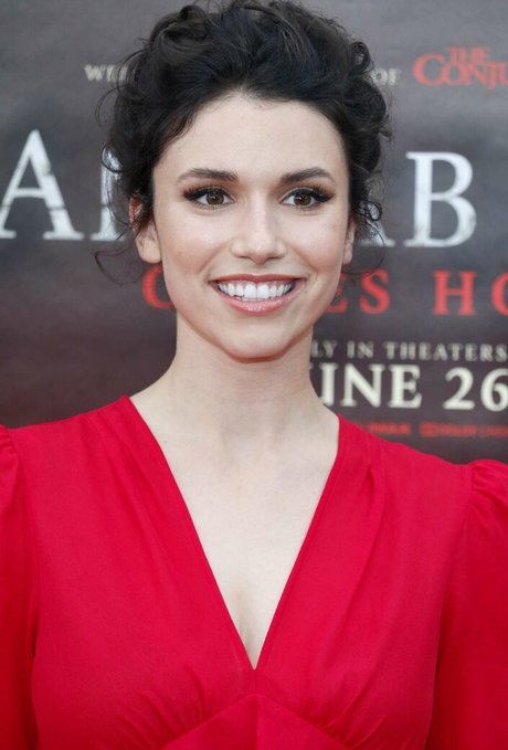 Grace Caroline Currey ホットモデル 画像