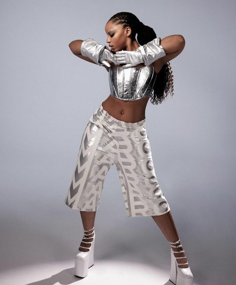 柔軟なティーンオンリーファン 美しいxxx 写真