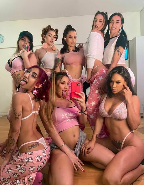 barbikush ポルノスター 裸 写真