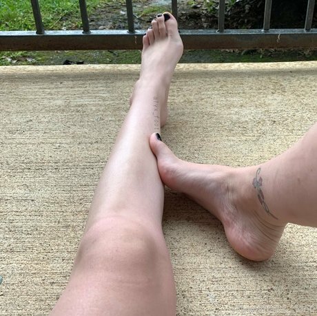 巨大ディルドオンリーファンズ アートポルノ 画像