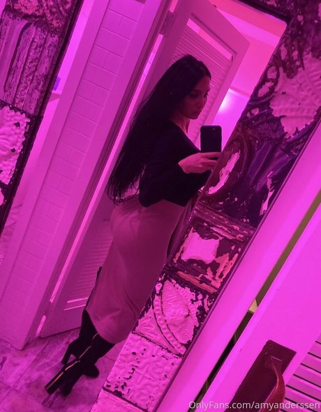 毛深い茂みオンリーファンズ ホットポルノ 画像