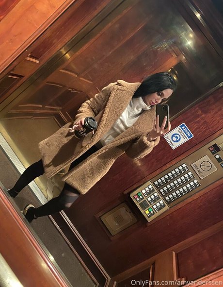 かわいいブロンドのオンリーファンズ 無料セックス 画像