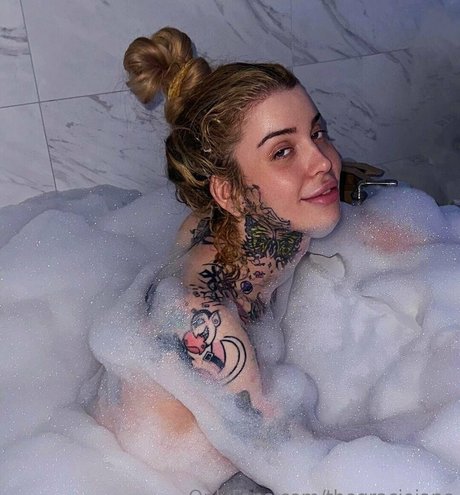 エモな痴女オンリーファンズ 可愛い 画像