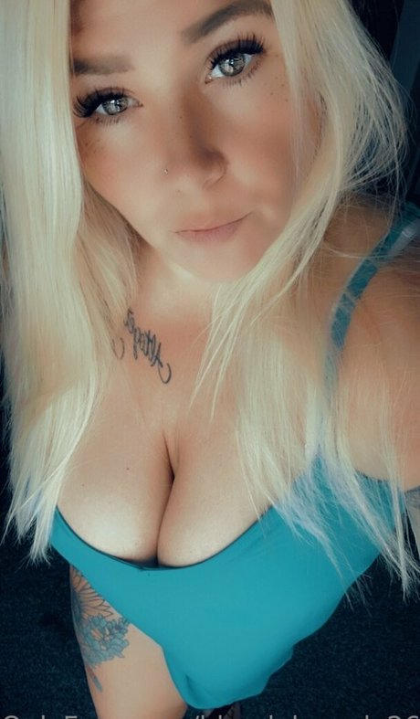 金髪の顔射オンリーファンズ ホットポルノ 写真