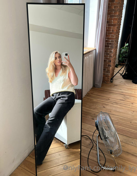 黒髪の熟女オンリーファンズ ポルノ 写真