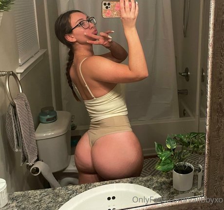 vallbbyxo 裸の女優 画像