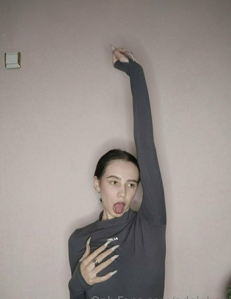 ティーンフィンガリングオンリーファンズ 美しい裸 画像