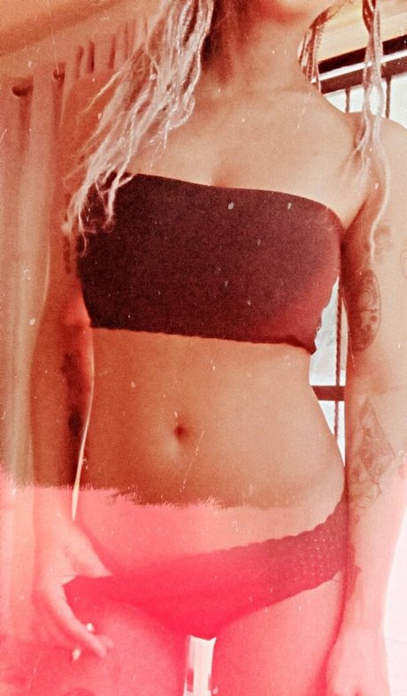 ぽっちゃりブルネットオンリーファンズ ポルノ 写真