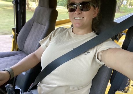 巨乳カップルオンリーファンズ ホット 写真