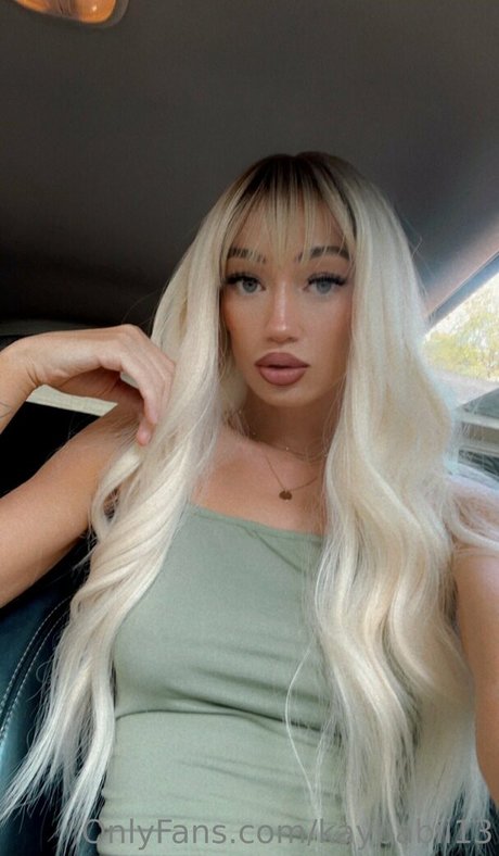 曲線美のランジェリーオンリーファンズ ヌード 写真