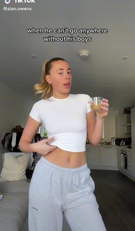 Sian Owen セクシーモデル 写真