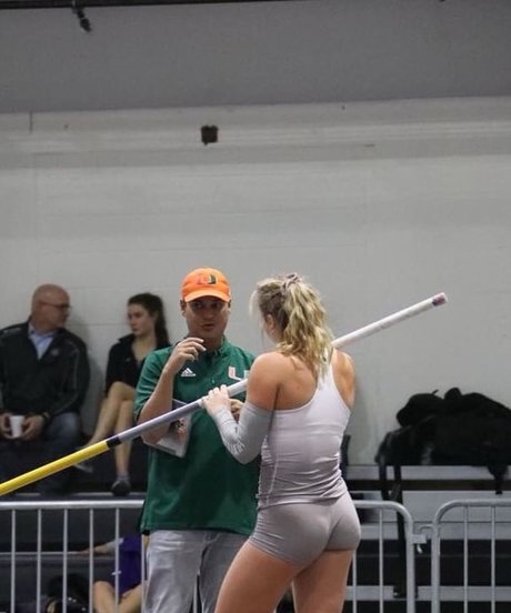 Molly Caudery スター ヌード アーカイブ