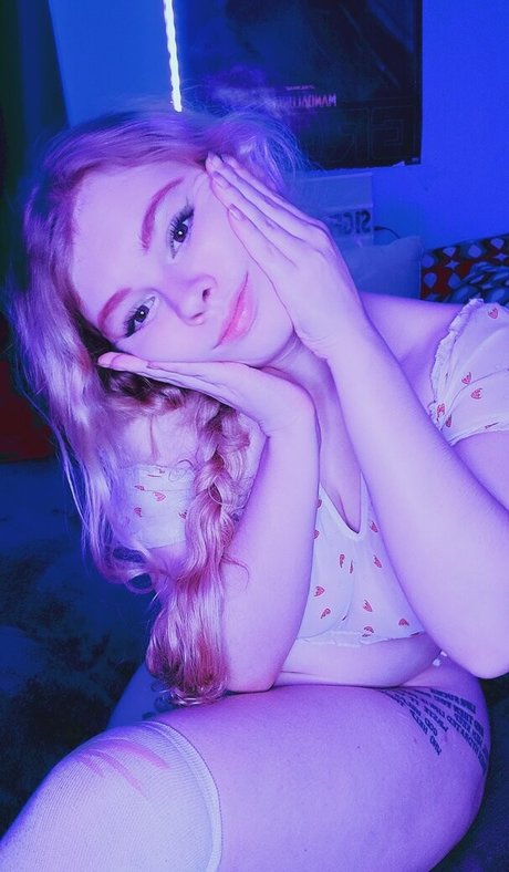 lyrictiana 裸のポルノスター 写真