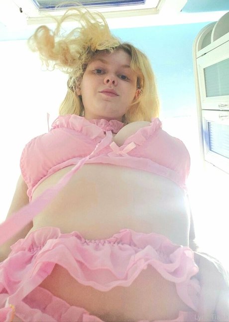 lyrictiana エロティックなスター ギャラリー