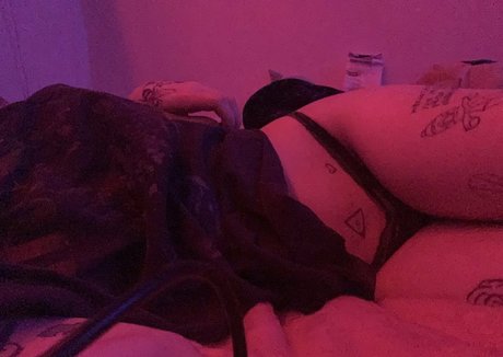 キティ・ウェット・オンリーファンズ 無料セクシー 画像