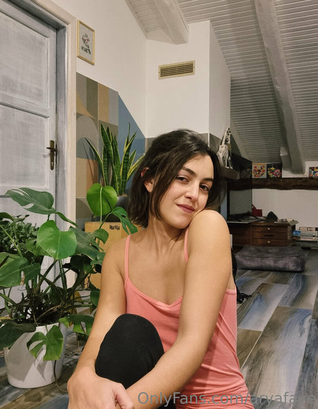 aryafaye xxxポルノスター ギャラリー