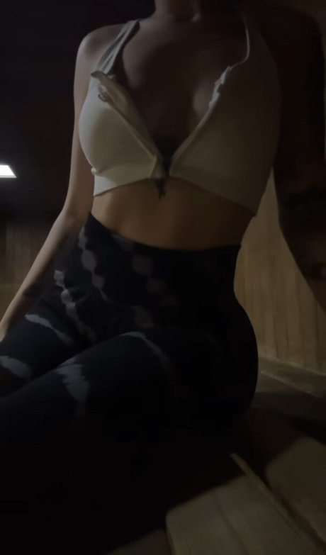 ゲイのチンポオンリーファンズ セクシー 写真