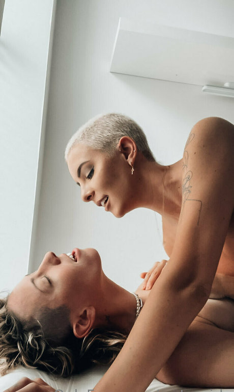 アナル乱交オンリーファンズ えろた 写真