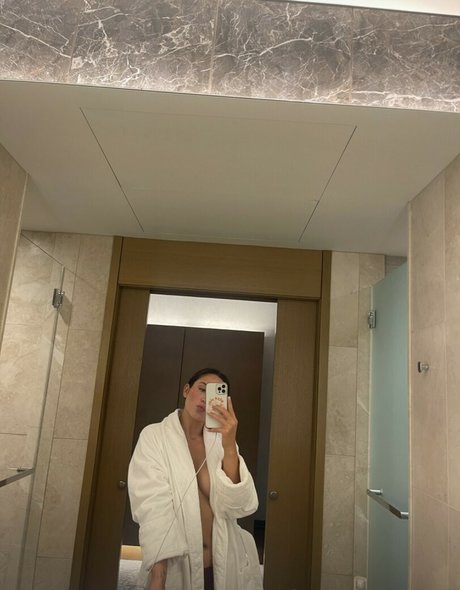 巨乳熟女オンリーファンズ アートヌード 画像