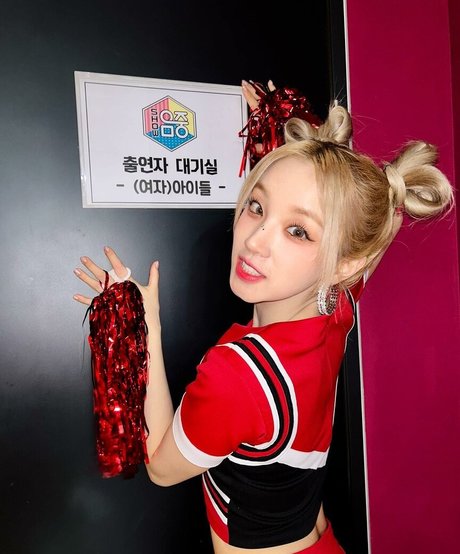 黒檀の熟女オンリーファンズ トップ 画像