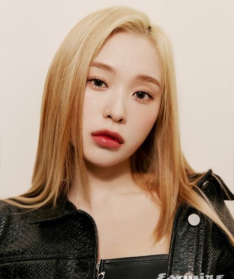 金髪の筋肉オンリーファンズ 美しい裸 写真