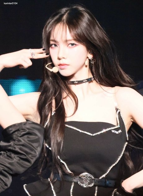 裸の女の子オンリーファンズ ポルノ アーカイブ