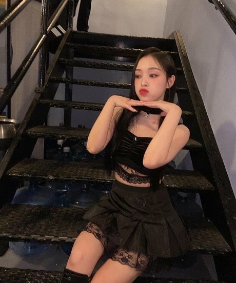 曲線美の女の子オンリーファンズ エロ 写真