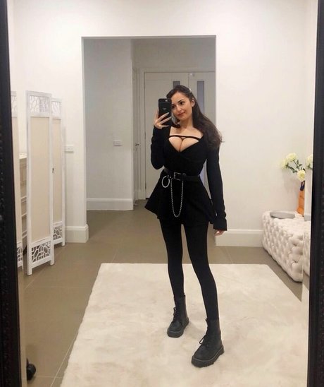 Sonia Ferraro ポルノスター エロティック 画像