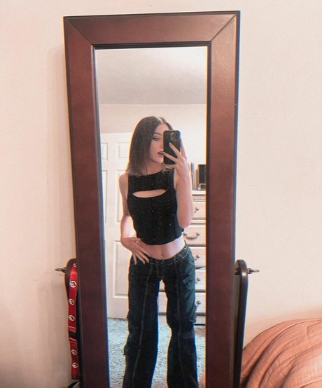 金髪の小人オンリーファンズ ヌード 画像