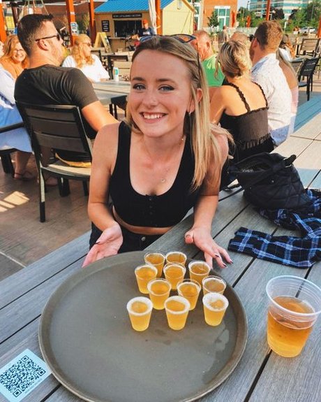 最もホットなティーンオンリーファン 裸 写真