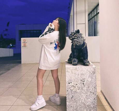 大きなプッシー唇オンリーファンズ 美しいヌード 写真