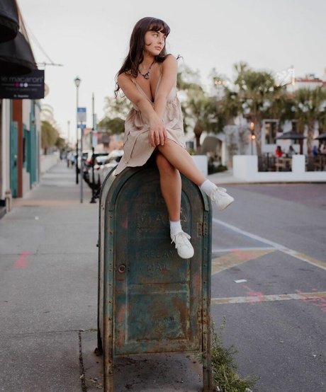 ストリップショー オンリーファンズ 無料アダルト 画像