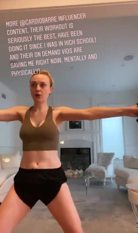 Dakota Fanning ヌードのポルノスター 画像