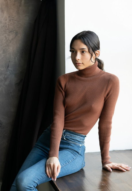 Nikol Beylik ヌードモデル 画像