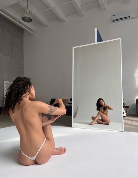 熟女オーガズムオンリーファンズ 無料 画像