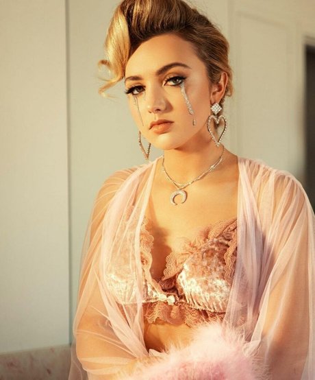 異人種間オンリーファンズ ポルノ 画像