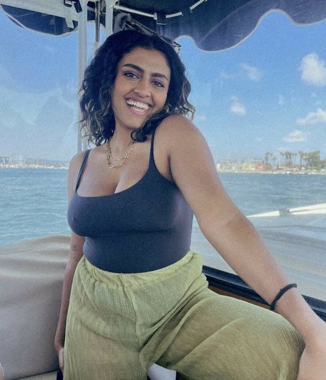 Yamini Nambimadom 限定モデル ギャラリー