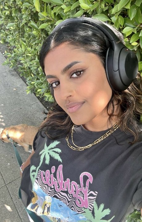 Yamini Nambimadom HDスター ギャラリー